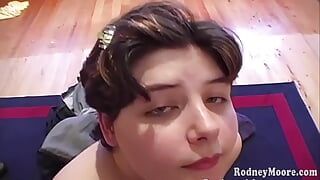 Doce puta robusta com tesão recebe rosto cheio de porra