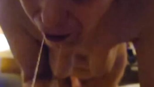 Madura em tranças chupando pau grande