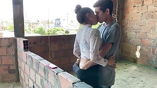 minha pequena meia-irmã chega de seu acampamento de verão e eu a cumprimento com a melhor foda