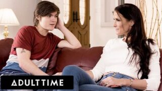 Adult time – fresco enteado de 18 anos fode sua madrasta ninfomaníaca Sofie Marie por um carro