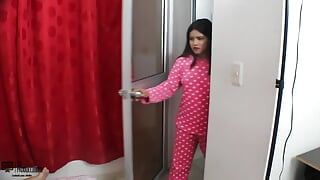 Eu cheguei a um acordo com meu meio-irmão com tesão assistindo ele se masturbar – história completa