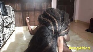 Grosso rabo ébano recebe bbc