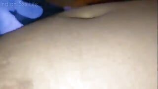 Indiana umbigo e buceta expostas depois do sexo com marido