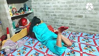 Madrasta e meia-irmã em sexo completo à noite