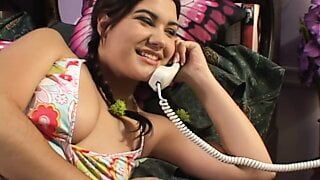 Marido e babá se divertem muito quando a esposa está fora da cidade