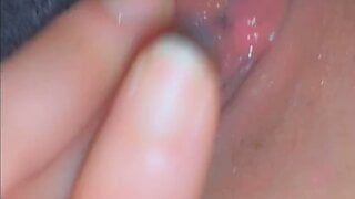 Meus peitos grandes de 18 anos e minha buceta hd