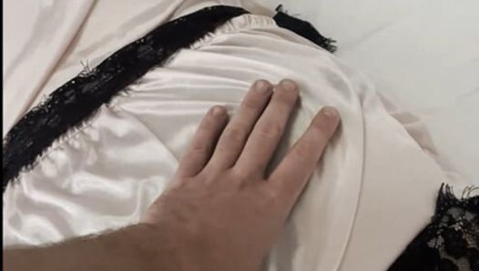 Padrasto entra no quarto de 18 anos