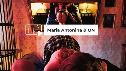 Pining cadela leva o pau duro de seu mestre no fundo da boca