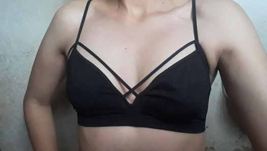 Quente jovem convida sua amiga