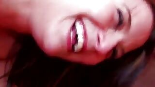 Sexo a três com um porco infiel pronto para ser penetrado