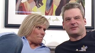 Susi quer 2 paus e não se atreve a fazer isso na frente de seu homem