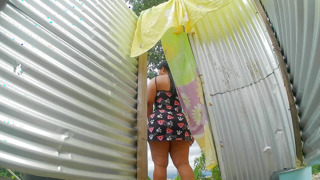 Amateur Camera in Beach Booth(Big Ass)