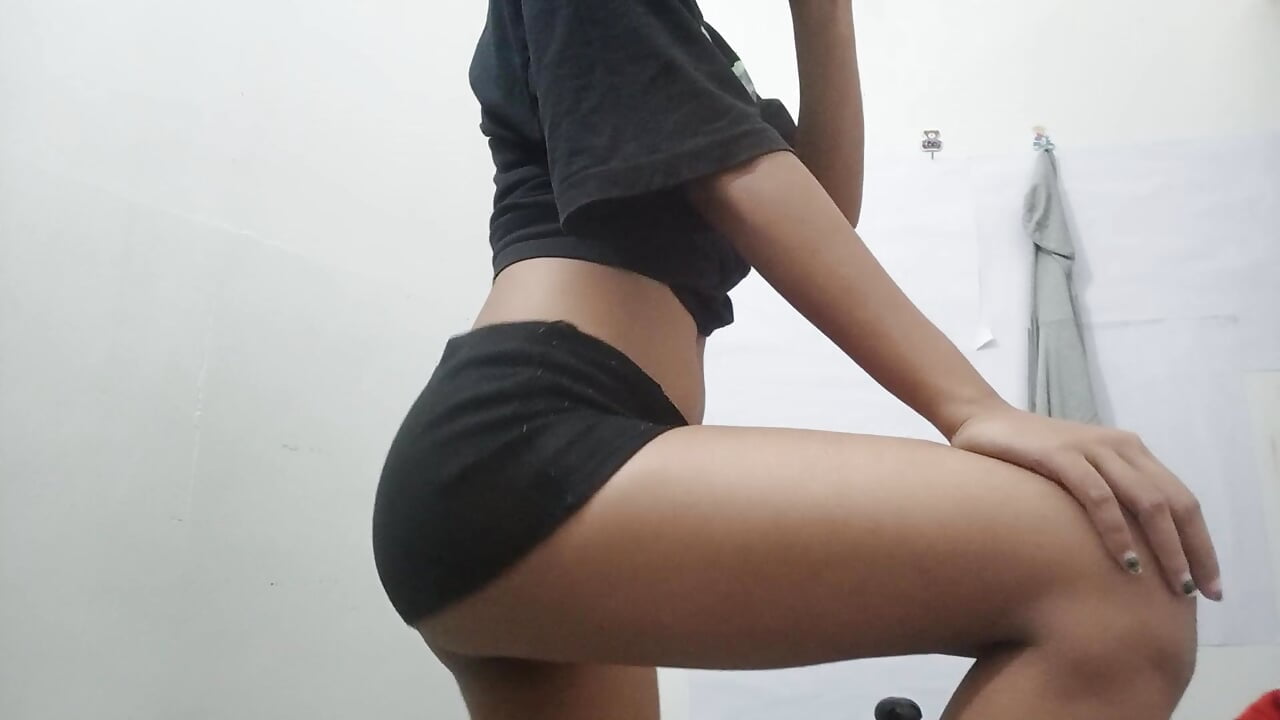 Desi 18 year old girl fingering her wet pussy at home alone