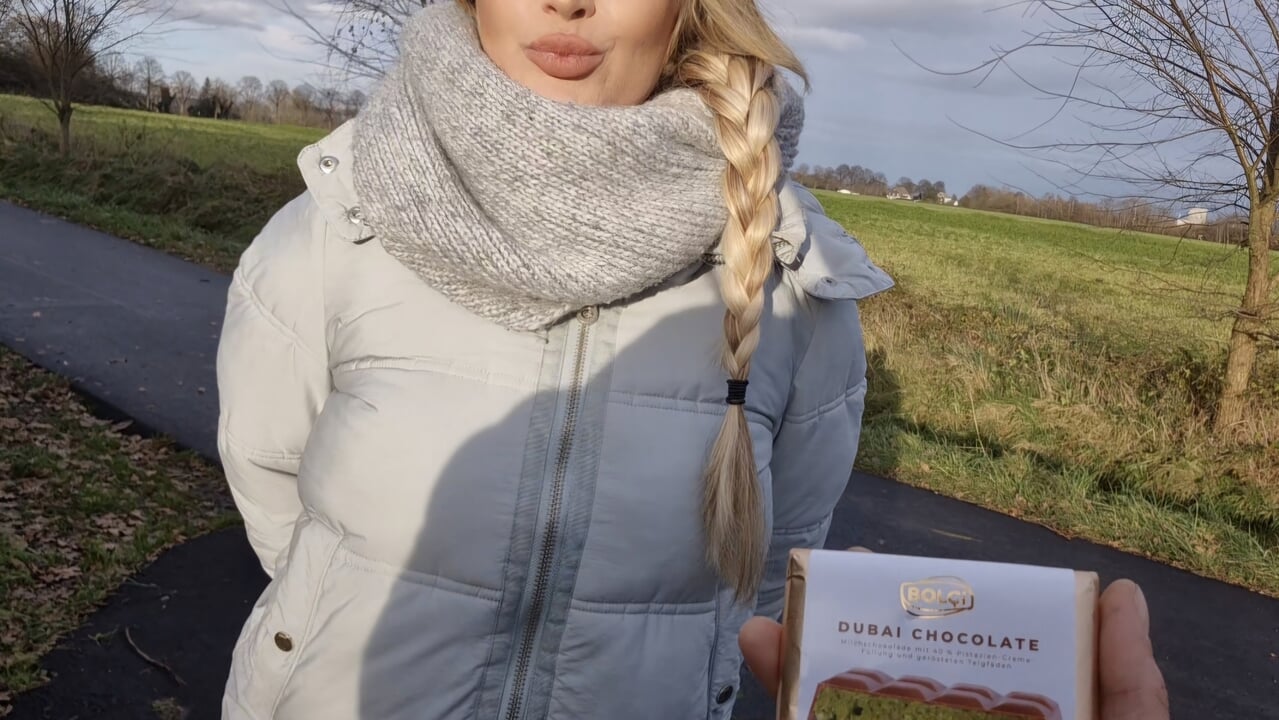 I blow and fuck a stranger for the last Dubai chocolate from the discount store – RISKY PUBLIC SEX – Litclit