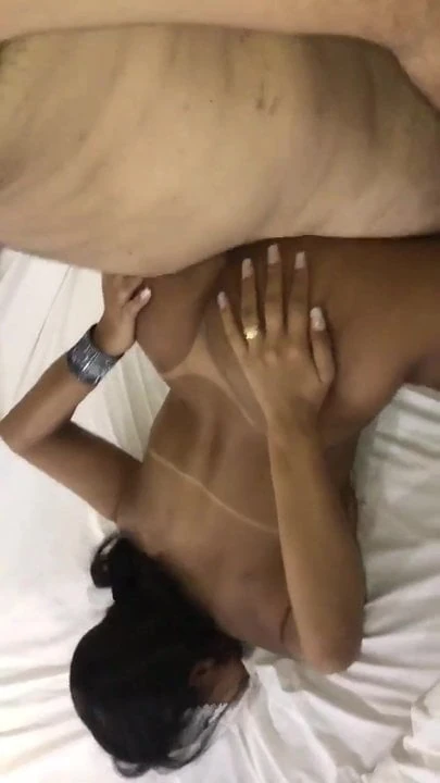 Botou no cuzinho da mulata e fez um video pra jogar net