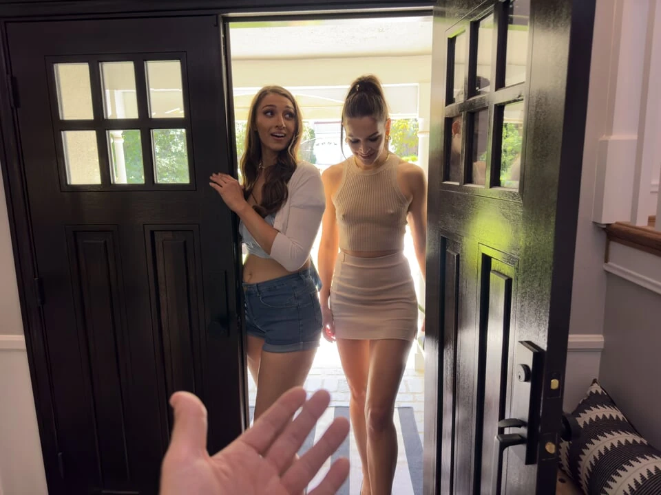 Desperate Realtor Recruits Hot Buyer for Double BJ & Shared Cock Threesome